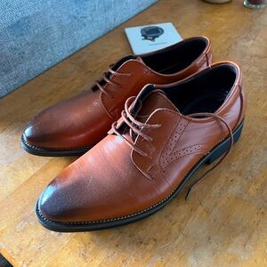 Tomboy toes Oxford women’s shoes size 8